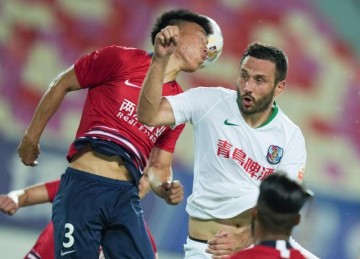 PG模拟器-带着困难上路：中超两队强援“消失”仅5队凑齐外援